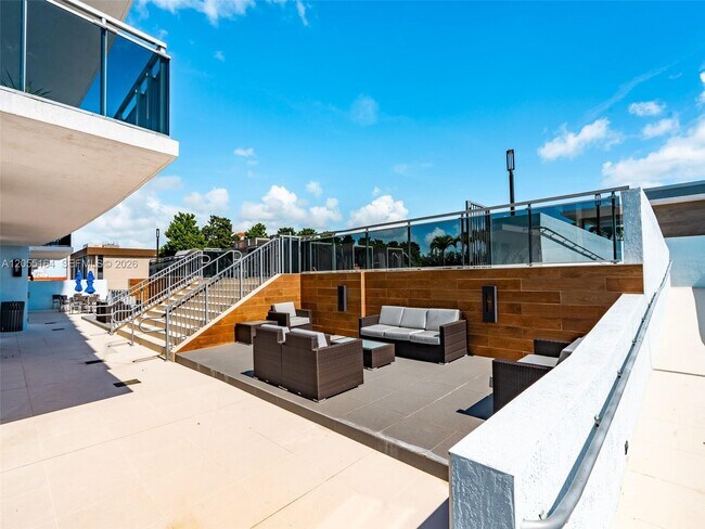 Building Photo - 7901 Hispanola Ave