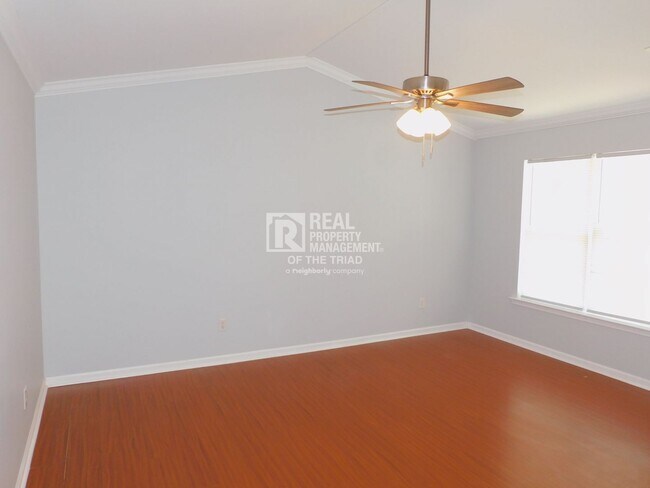 Building Photo - 3 Bed / 2 Bath Home Near UNCG