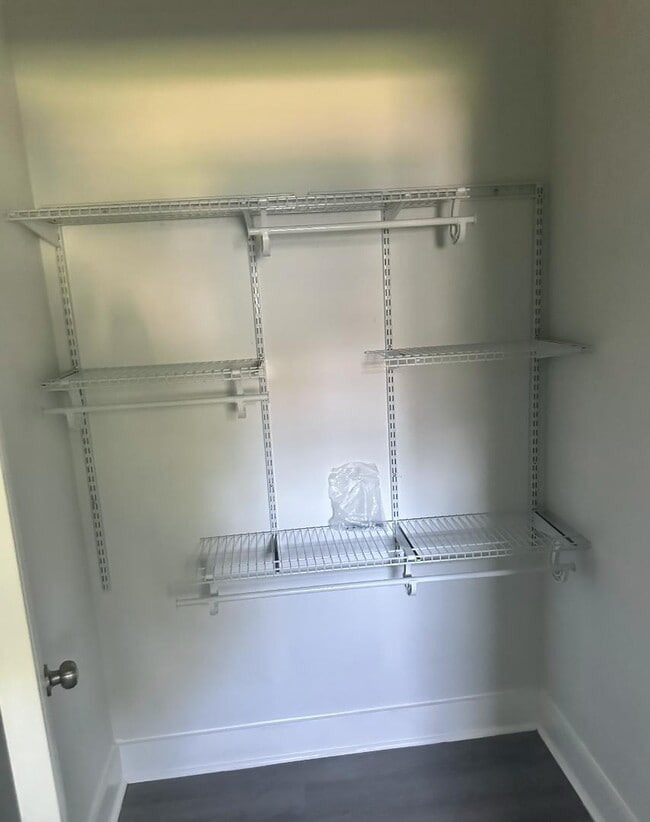 Building Photo - 915 S 12th St