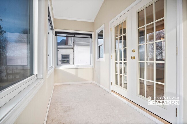 Building Photo - 42 Parsons St