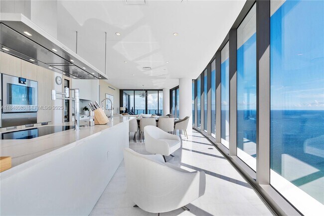 Building Photo - 15701 Collins Ave