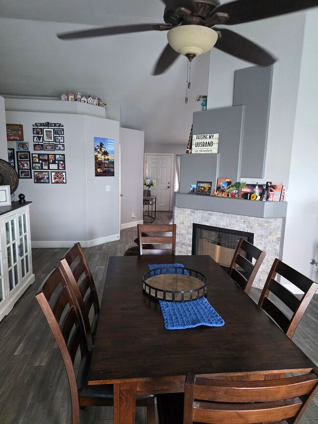 Building Photo - This Home Is Loaded!