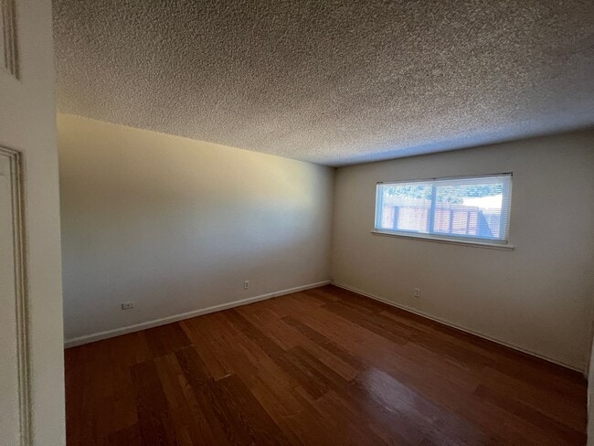 Building Photo - Single story 3 bedroom with two car garage!
