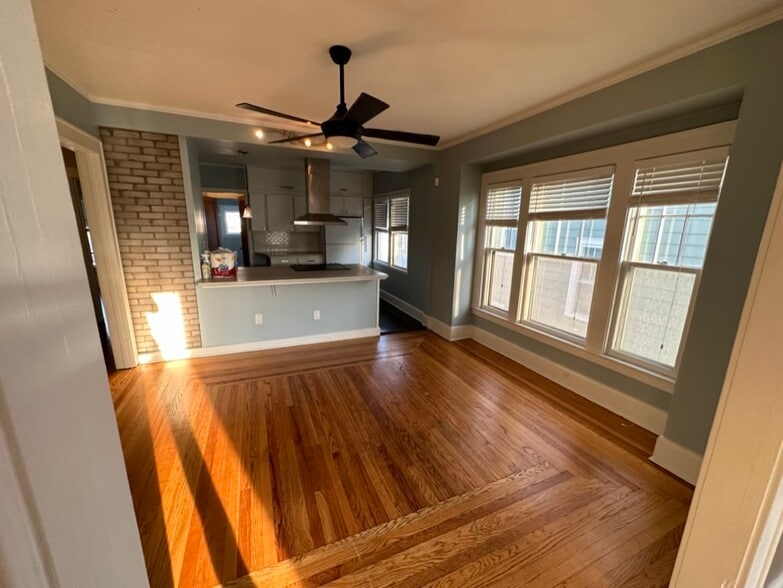 Building Photo - 319 Burnet Park Dr