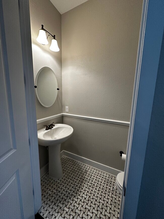 Building Photo - 201 W Hiawatha St