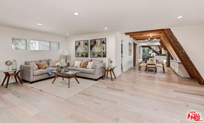 Building Photo - 3237 Kelton Ave