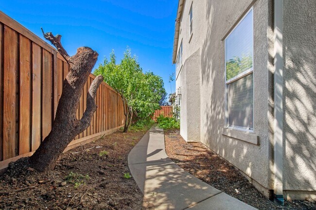 Building Photo - 991 Zephyr Ct