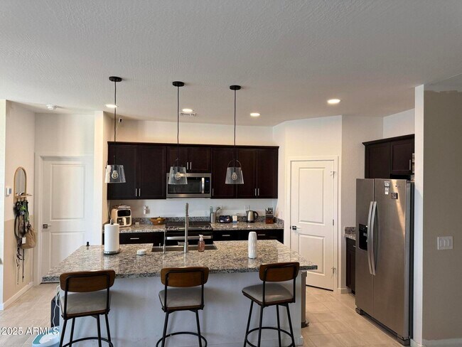 Building Photo - 2609 E San Miguel Dr