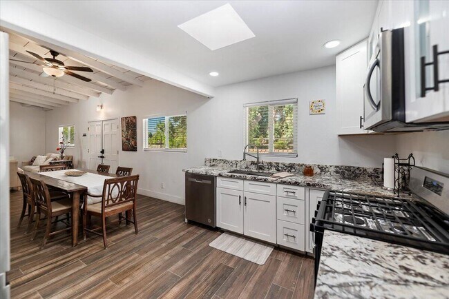 Building Photo - 32300 Shadow Mountain Ln