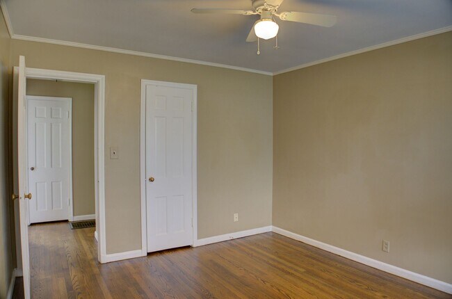 Building Photo - Well Maintained Midtown Home