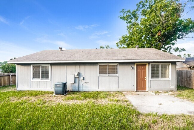 Building Photo - 21035 Rivershadows Ln