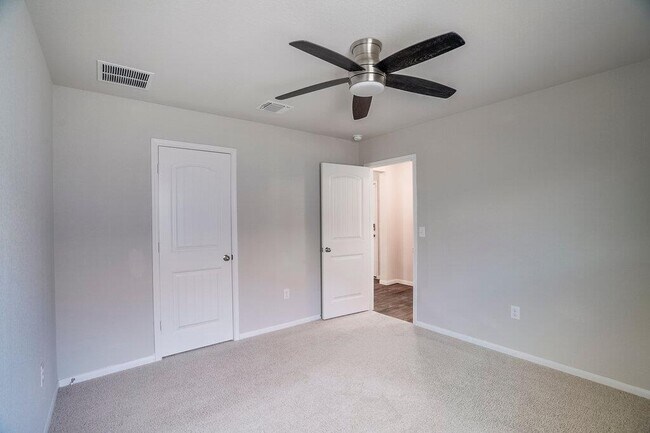 Building Photo - 13804 Cantarra Dr
