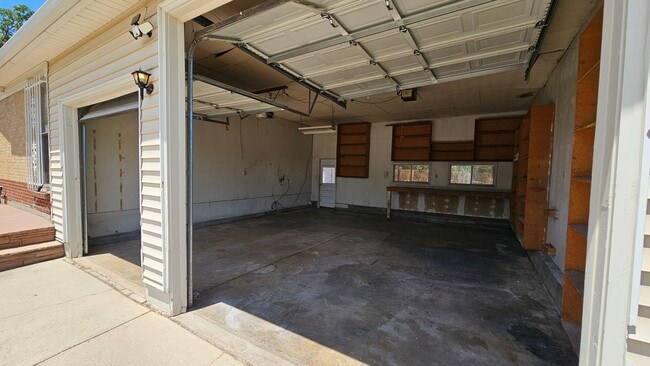Building Photo - Spacious 5-Bedroom Ranch with Finished Basement & Oversized Garage!