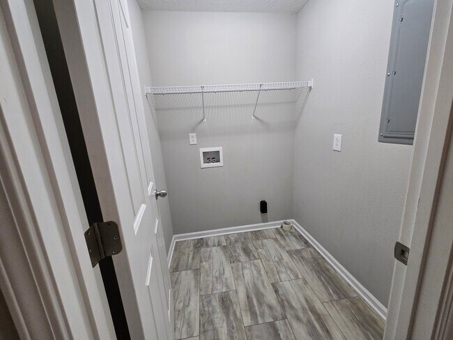 Building Photo - 817 Maricopa Dr