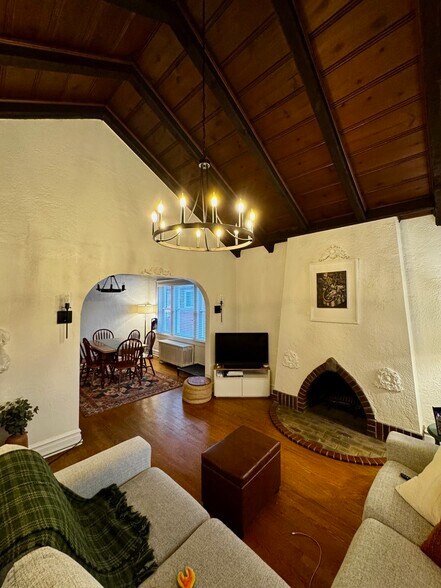 Building Photo - 7310 Lindell Blvd