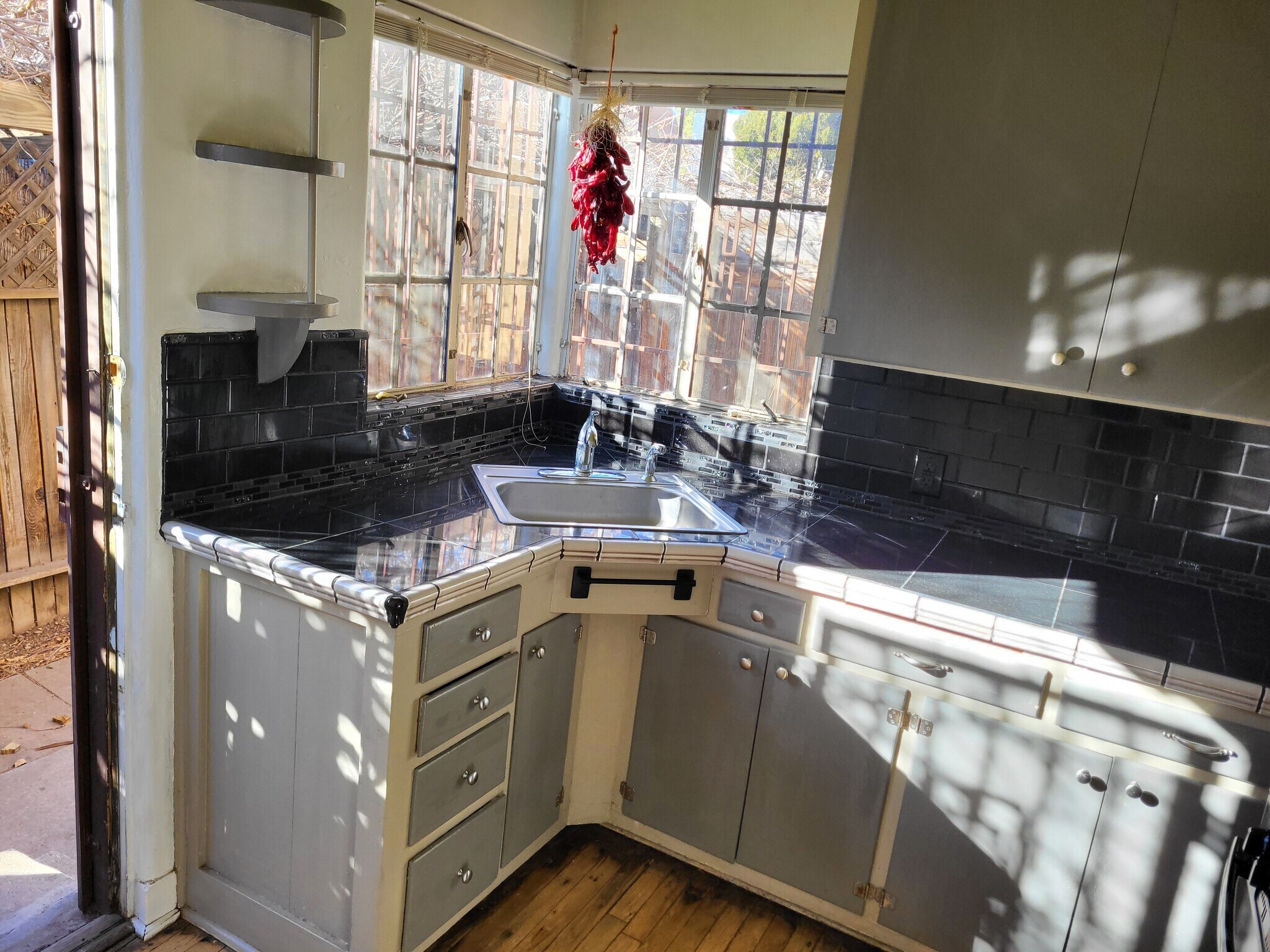 Building Photo - 403 11th St SW