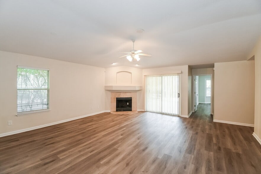 Building Photo - 732 Dewdrop Loop