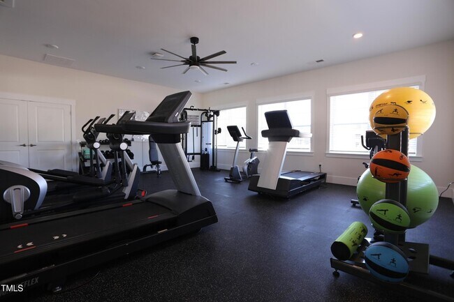 Building Photo - 170 Grove Cir