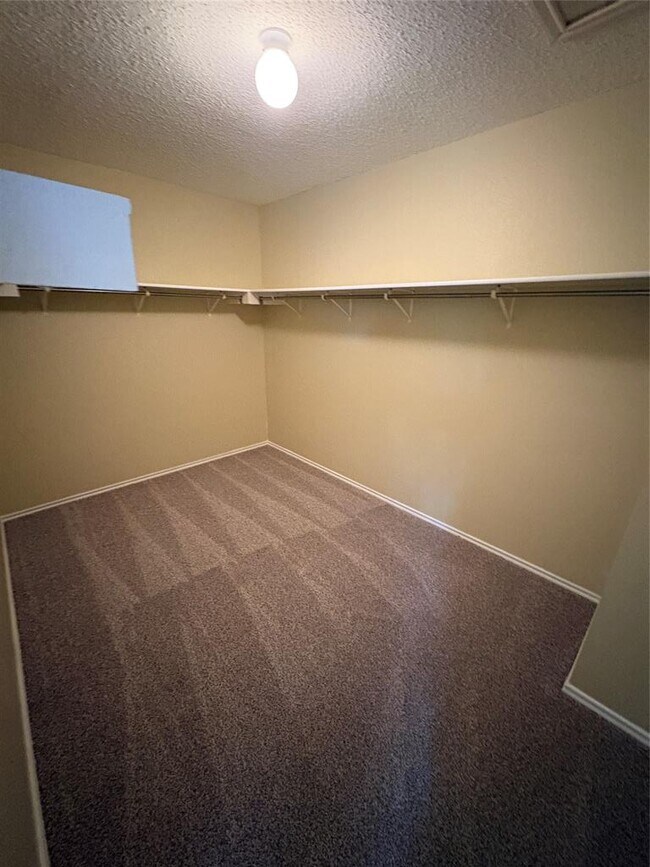 Building Photo - 7908 Rosenberry Dr