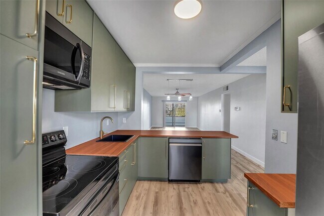 Building Photo - 2800 NE 14th Street Causeway