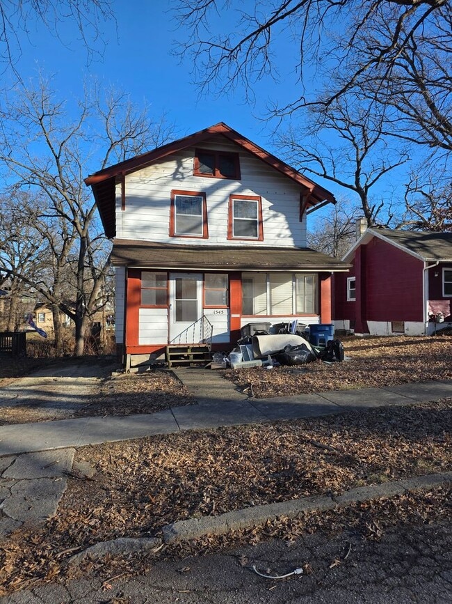 Building Photo - Large 3 Bedroom newly updated house for rent!