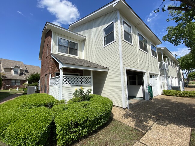 Primary Photo - 17 Meadow Creek Dr