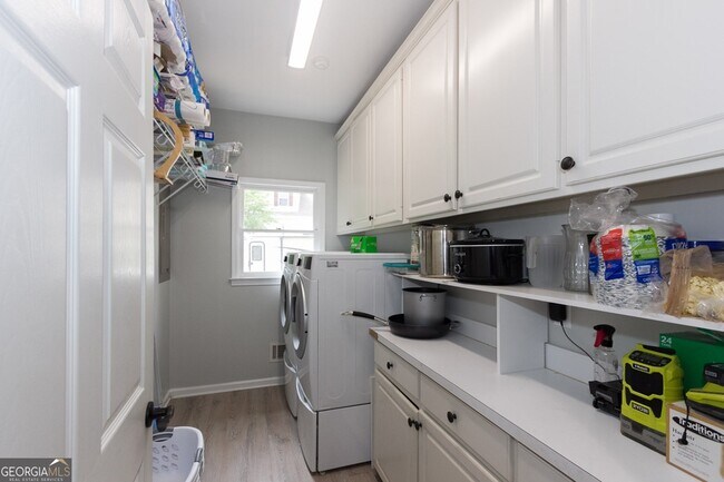 Building Photo - 5166 Wheeler Dr