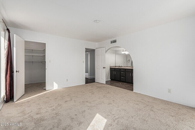 Building Photo - 6827 E Redfield Rd