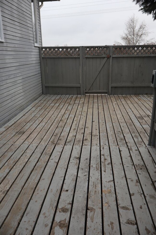 Building Photo - Quiet neighbor Home
