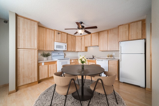 Building Photo - Maple Ridge Apartment Homes
