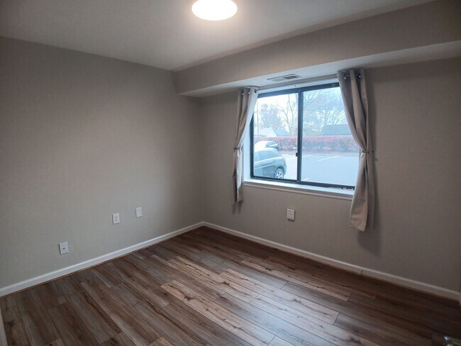 Building Photo - Blacksburg, 2 BR / 1 BA Available August 7th, 2026.