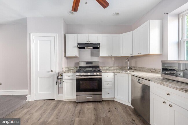 Building Photo - 5645 Lebanon Ave