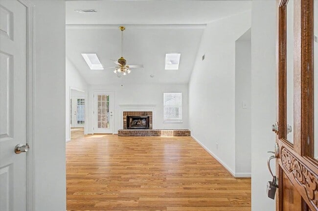 Building Photo - 4 Bed/2 Bath Updated Home in Richmond Heights