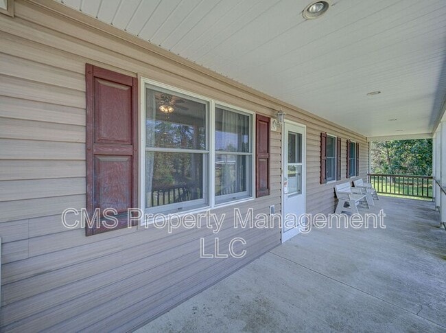 Building Photo - 756 Lakehurst Rd