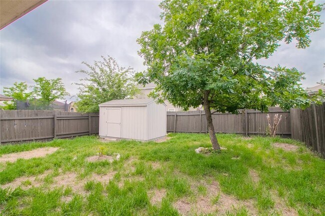 Building Photo - 117 Otono Loop