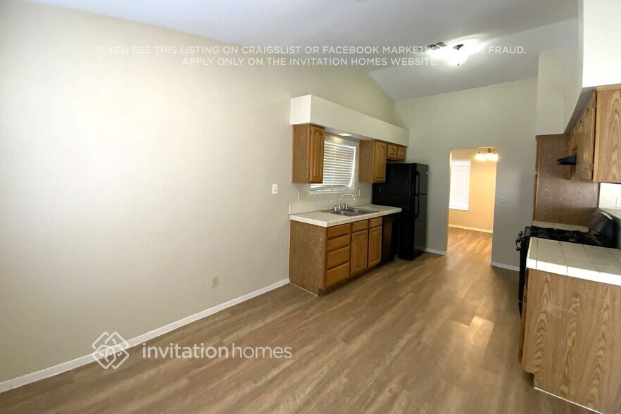 Building Photo - 4920 Evergreen Glen Dr