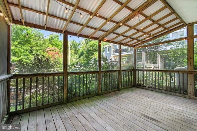 Building Photo - 3241 Henson Ave