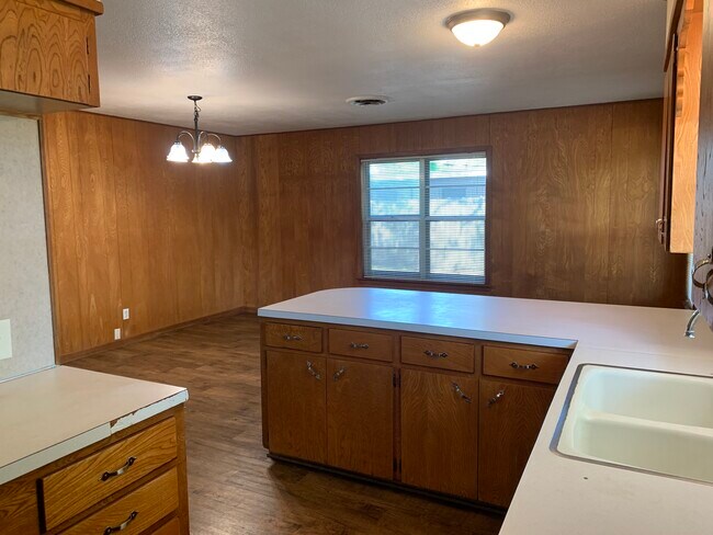 Building Photo - 701 Hybiscus Ln