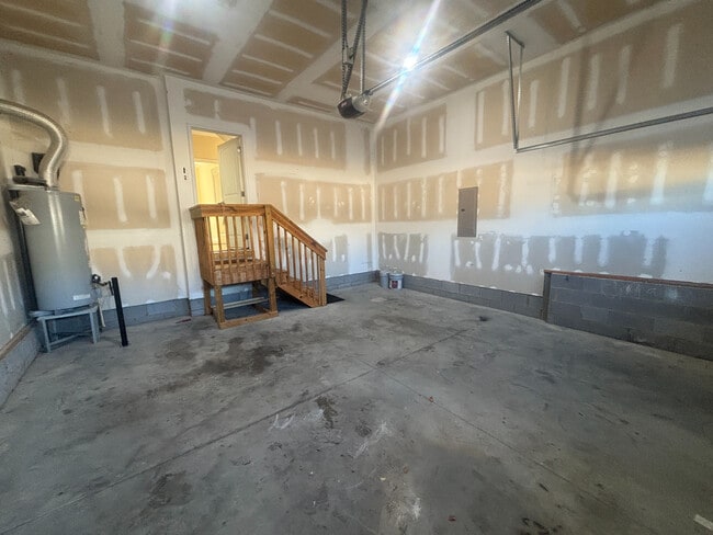 Building Photo - Room in House on Brintons Cottage St