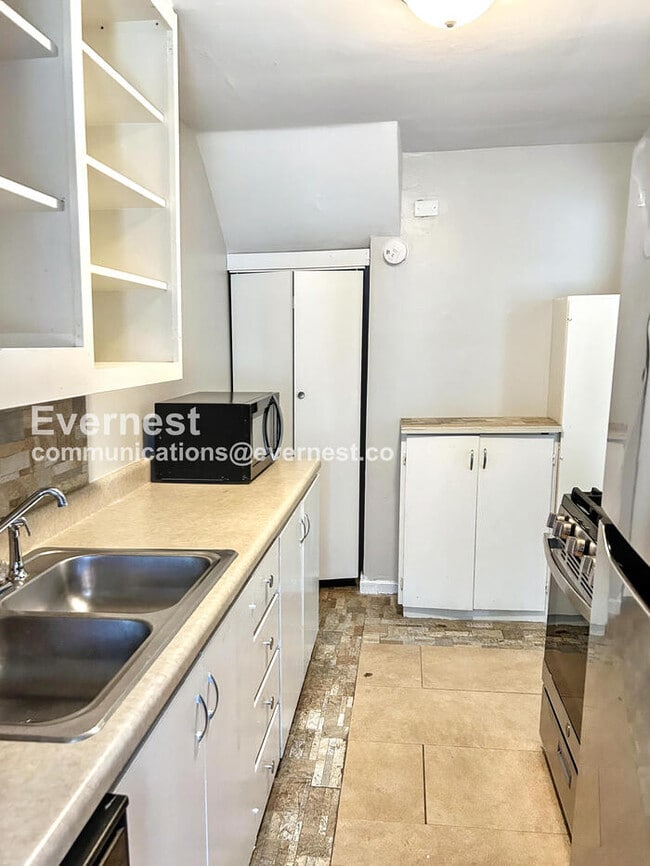 Building Photo - 1761 Valley Ave