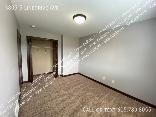 Building Photo - 3805 S Linedrive Ave