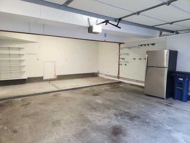 Building Photo - 2300 Maple Ave