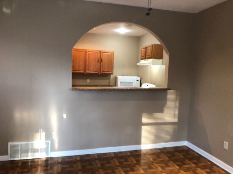 Building Photo - 1102 College St