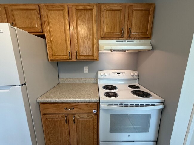 Building Photo - East AVL - Wooded Lot, Three Bedrooms