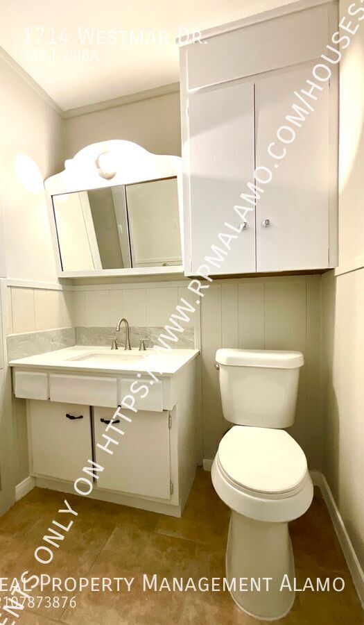 Building Photo - 1714 Westmar Dr