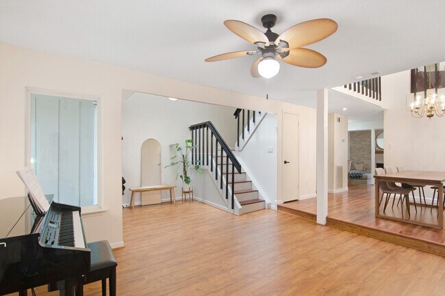 Building Photo - 11681 Village Pl Dr