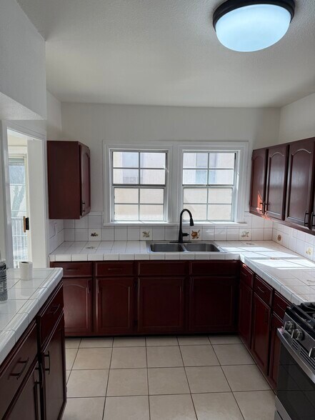 Building Photo - 1241 4th Ave