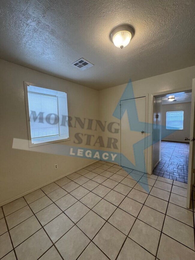 Building Photo - 316 Augustine Ave