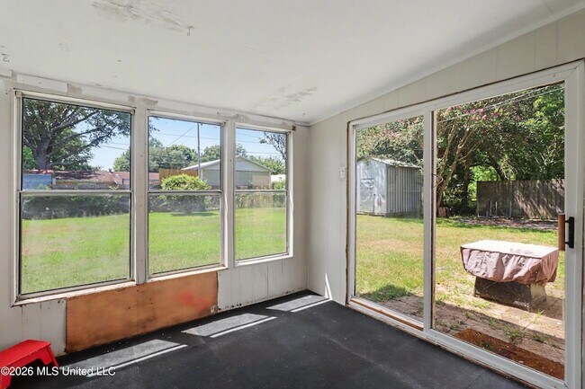 Building Photo - 4625 Hilltop Dr