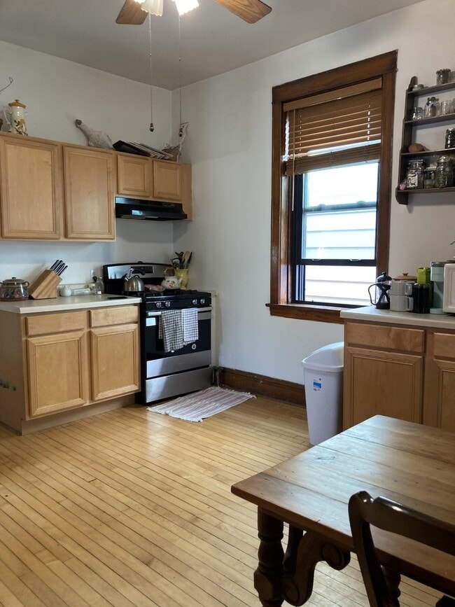 Building Photo - 2223 W Iowa St